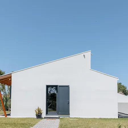 Ria De Aveiro By Mycelia Villa *