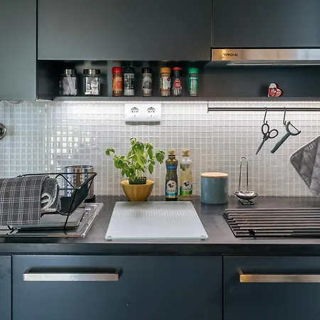 Ria De Aveiro By Mycelia Villa *