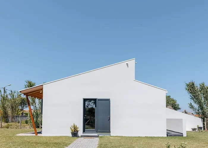 Ria De Aveiro By Mycelia Villa *