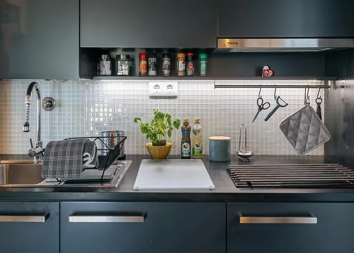 Ria De Aveiro By Mycelia Villa *